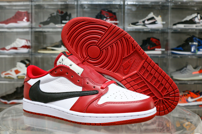 Travis Scott x Air Jordan 1 Retro Low  Chicago 