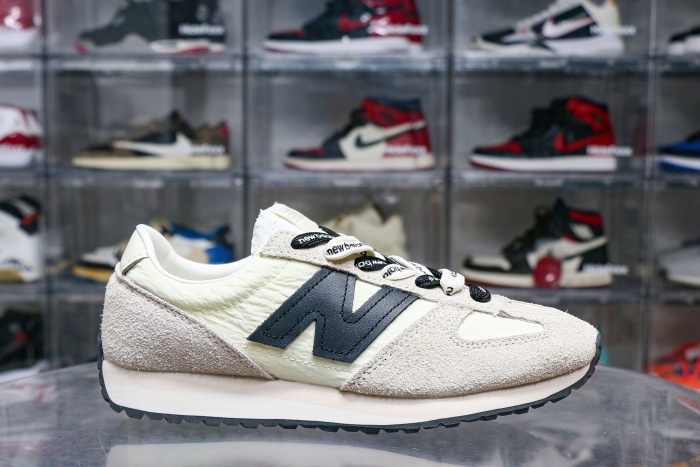 New Balance 471 Linen Angora Black