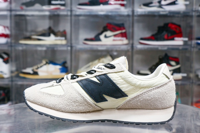 New Balance 471 Linen Angora Black