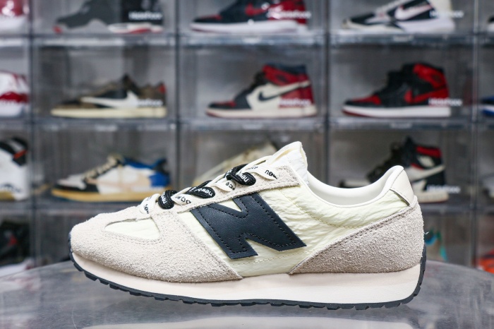 New Balance 471 Linen Angora Black