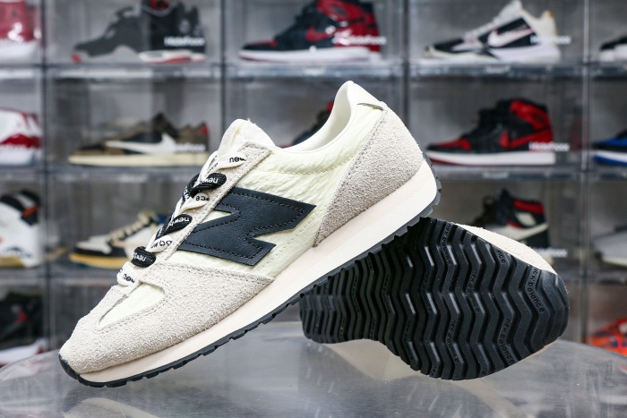 New Balance 471 Linen Angora Black