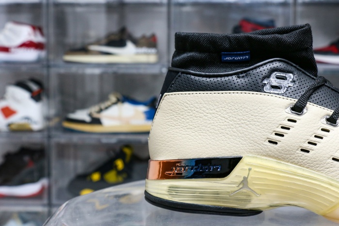 Jordan 17 Retro Low SP Infinite Archives 2025
