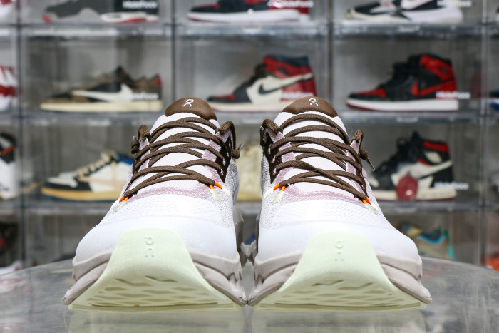 On Cloudtilt 'Quartz Pearl'