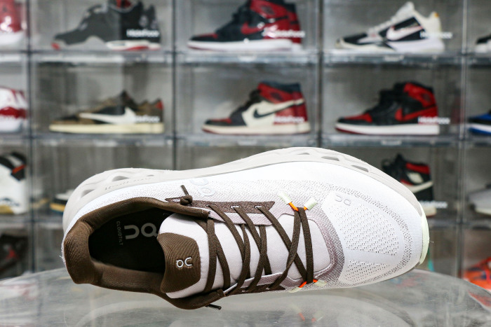 On Cloudtilt 'Quartz Pearl'