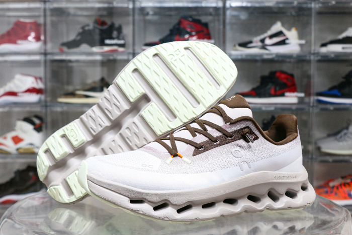 On Cloudtilt 'Quartz Pearl'