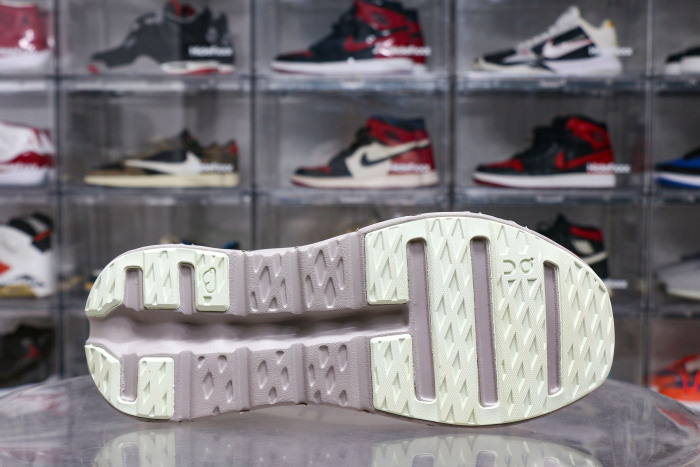 On Cloudtilt 'Quartz Pearl'