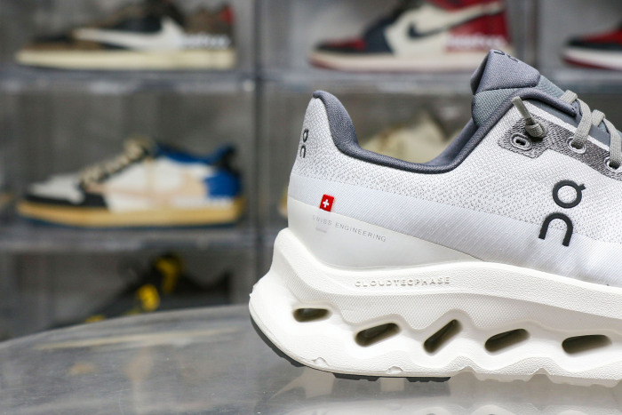 On Running Cloudtilt Rock Ivory