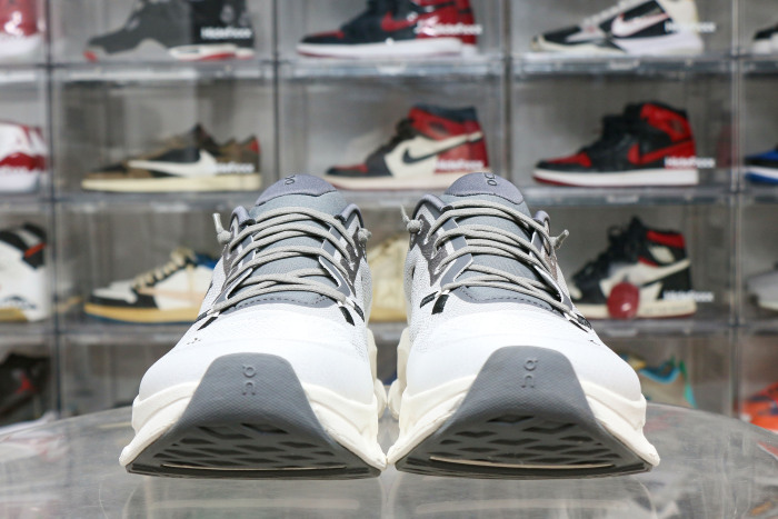 On Running Cloudtilt Rock Ivory