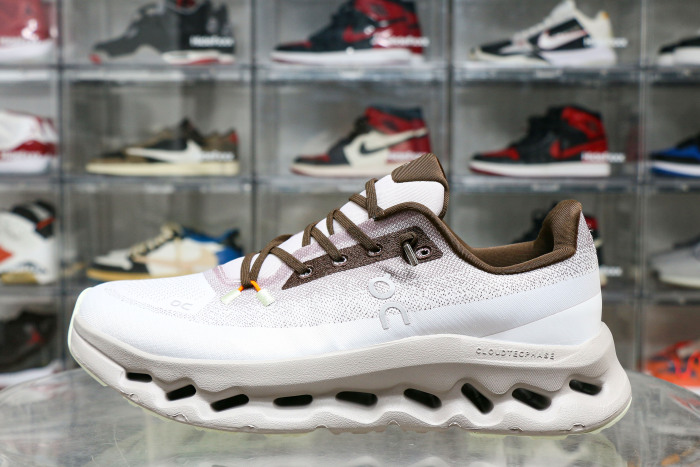 On Cloudtilt 'Quartz Pearl'