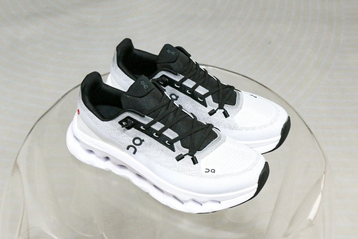 On Running Cloudtilt Black Ivory