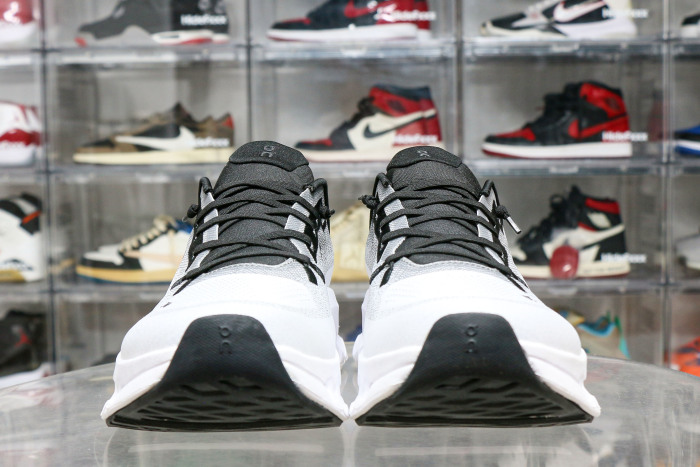 On Running Cloudtilt Black Ivory