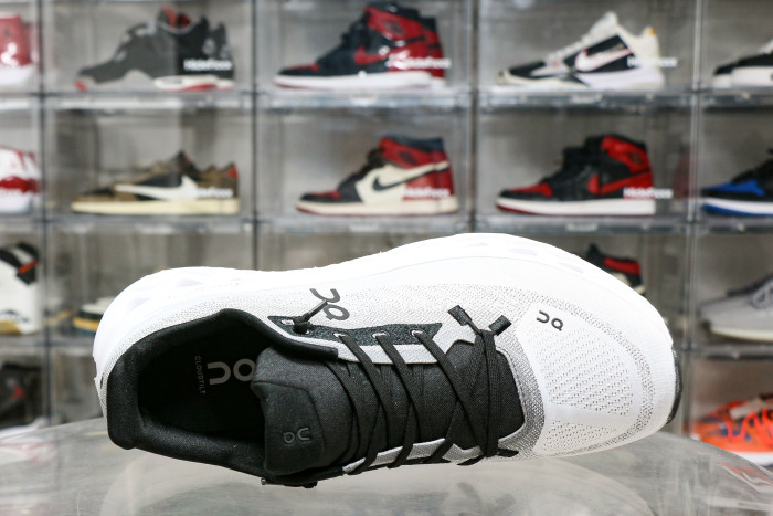 On Running Cloudtilt Black Ivory