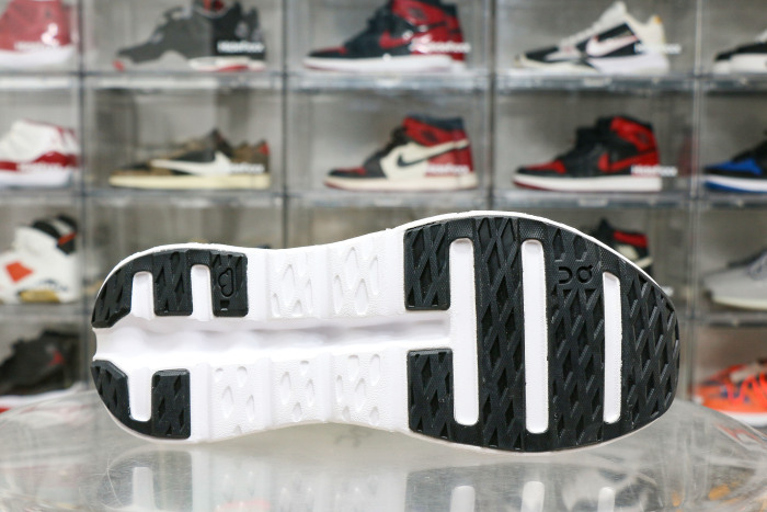 On Running Cloudtilt Black Ivory