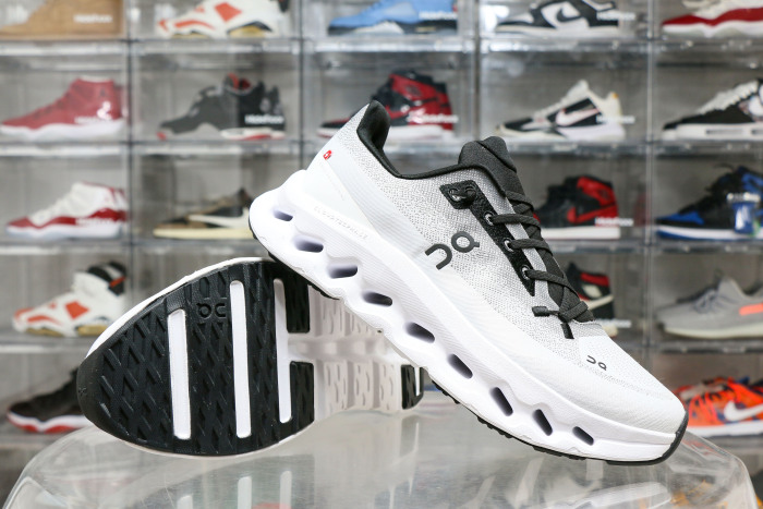 On Running Cloudtilt Black Ivory