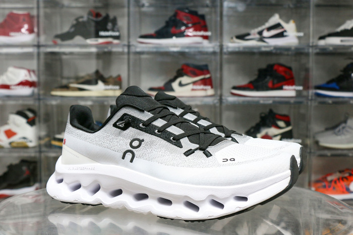 On Running Cloudtilt Black Ivory