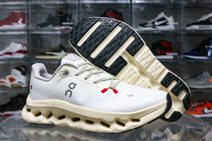 On Running Cloudtilt Sand Cream