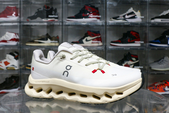 On Running Cloudtilt Sand Cream