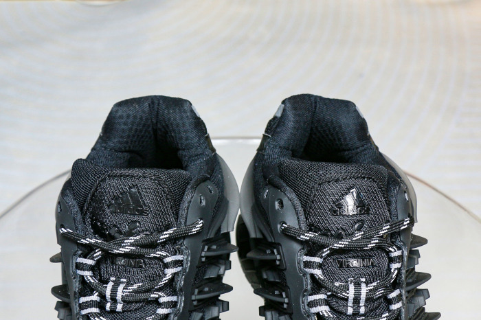 Pharrell x adidasAdistar Jellyfish “Triple Black”