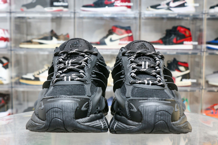 Pharrell x adidasAdistar Jellyfish “Triple Black”