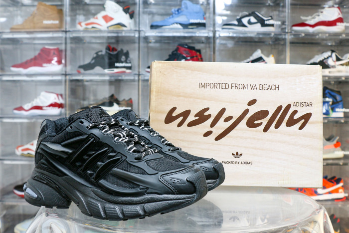 Pharrell x adidasAdistar Jellyfish “Triple Black”