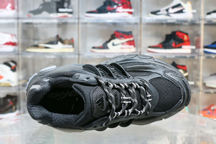 Pharrell x adidasAdistar Jellyfish “Triple Black”