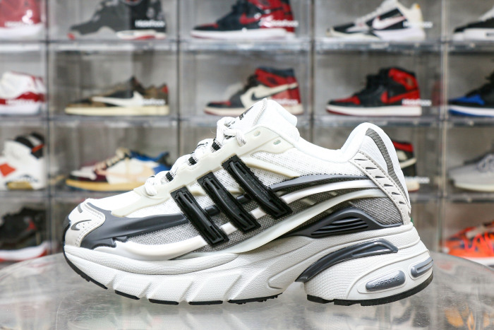 Pharrell x adidas Adistar Jellyfish Focus Grey