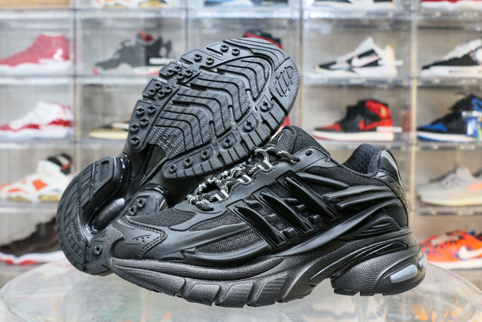 Pharrell x adidasAdistar Jellyfish “Triple Black”