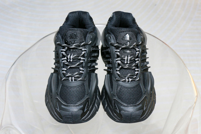 Pharrell x adidasAdistar Jellyfish “Triple Black”