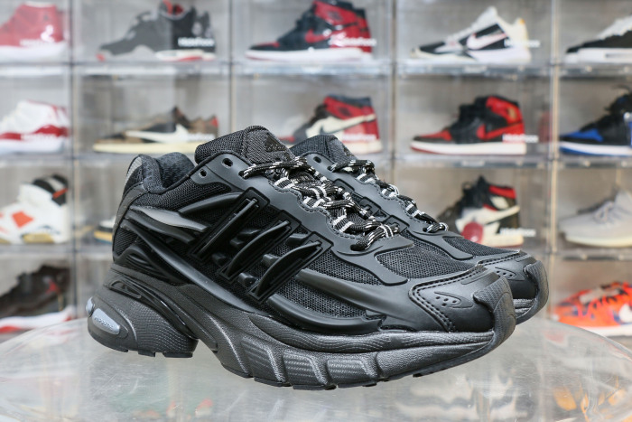 Pharrell x adidasAdistar Jellyfish “Triple Black”