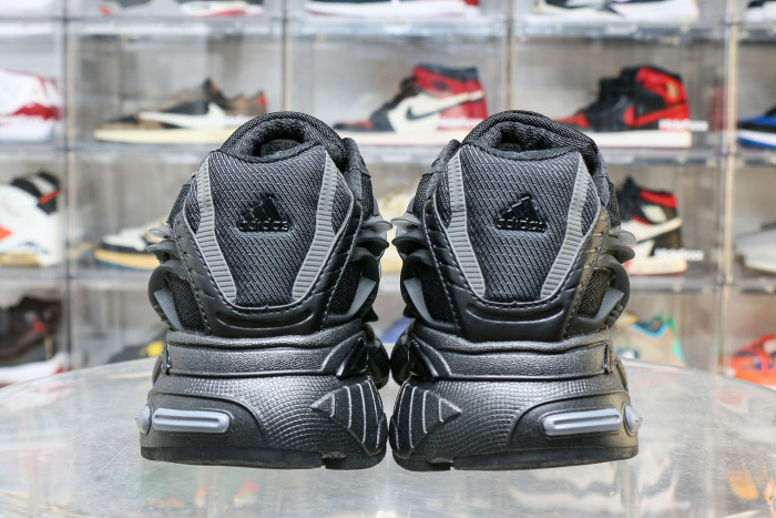 Pharrell x adidasAdistar Jellyfish “Triple Black”