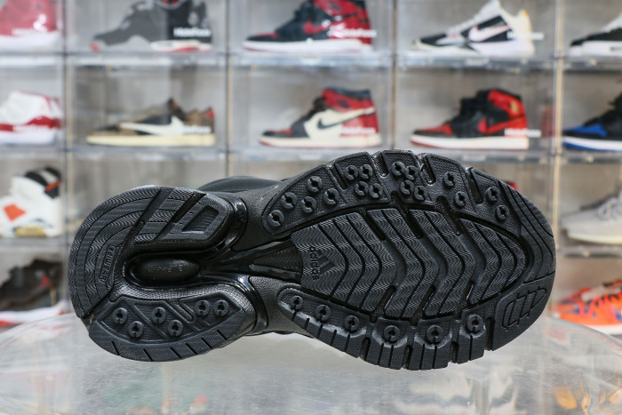 Pharrell x adidasAdistar Jellyfish “Triple Black”