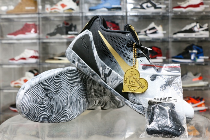 Nike Kobe 9 EM Low Protro “Mambacita”