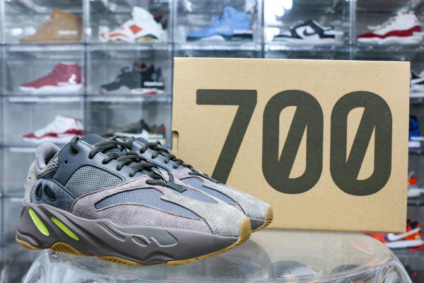Adidas Yeezy 700 Boost  Wave Runner Mauve 2018