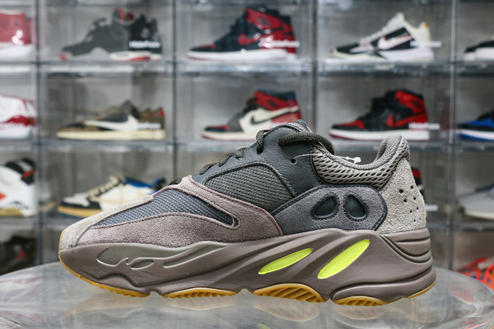 Adidas Yeezy 700 Boost  Wave Runner Mauve 2018