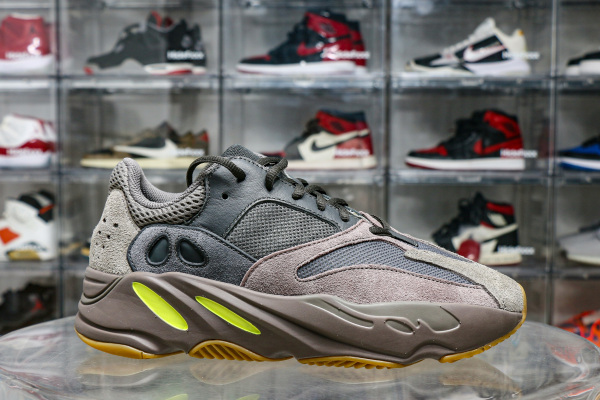 Adidas Yeezy 700 Boost  Wave Runner Mauve 2018