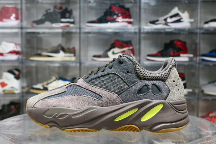 Adidas Yeezy 700 Boost  Wave Runner Mauve 2018