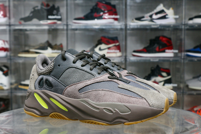 Adidas Yeezy 700 Boost  Wave Runner Mauve 2018