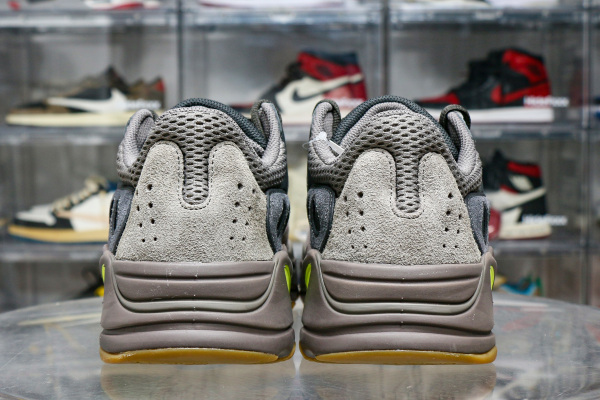 Adidas Yeezy 700 Boost  Wave Runner Mauve 2018