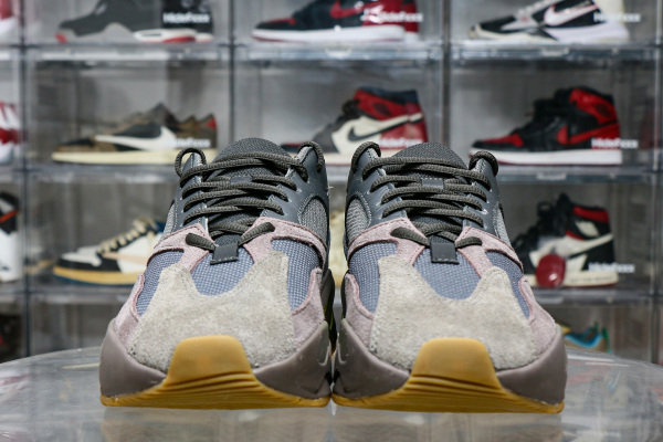 Adidas Yeezy 700 Boost  Wave Runner Mauve 2018