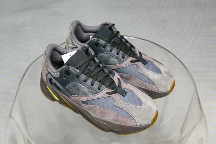 Adidas Yeezy 700 Boost  Wave Runner Mauve 2018