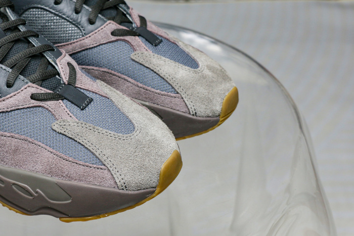 Adidas Yeezy 700 Boost  Wave Runner Mauve 2018