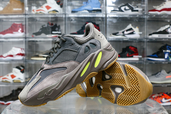 Adidas Yeezy 700 Boost  Wave Runner Mauve 2018