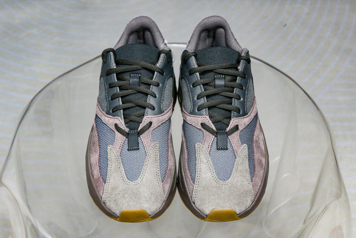 Adidas Yeezy 700 Boost  Wave Runner Mauve 2018