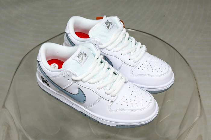 Nike SB Dunk Low Supreme 94 White Metallic Silver