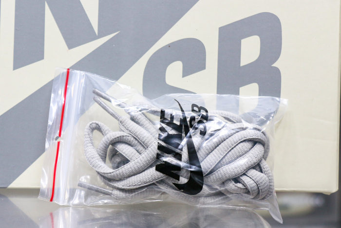 Nike SB Dunk Low Supreme 94 White Metallic Silver