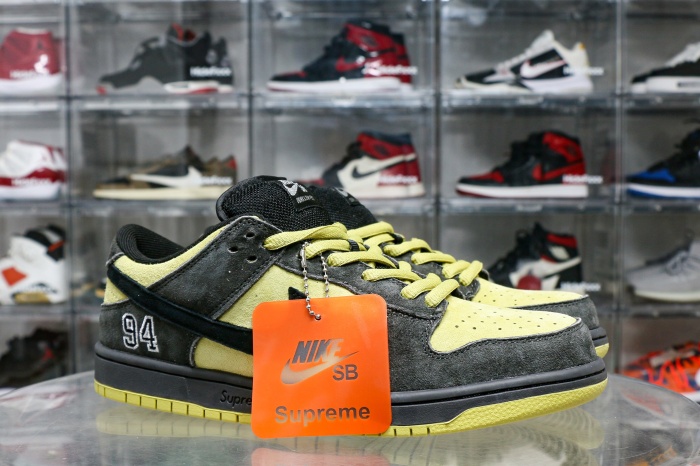 Nike SB Dunk Low Supreme 94 Hulk