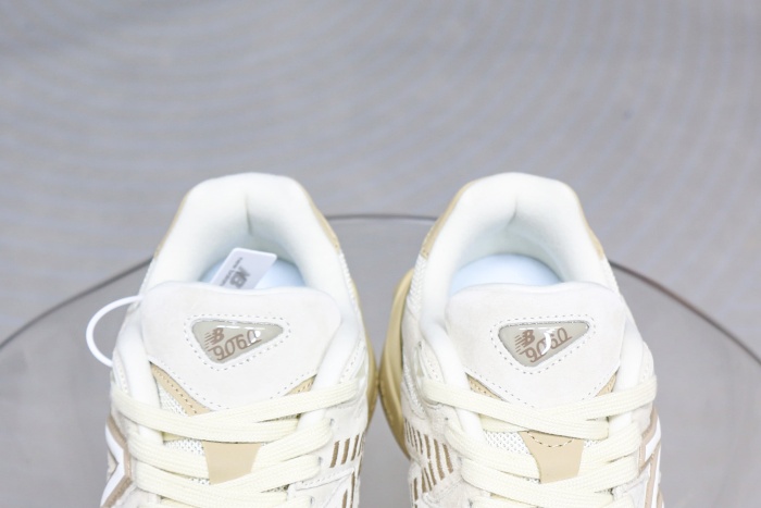 New Balance 9060 Sea Salt Brown 2024