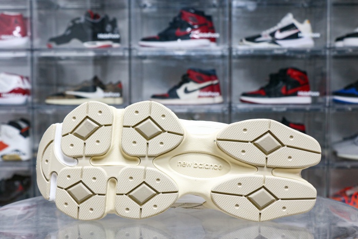 New Balance 9060 Sea Salt Brown 2024