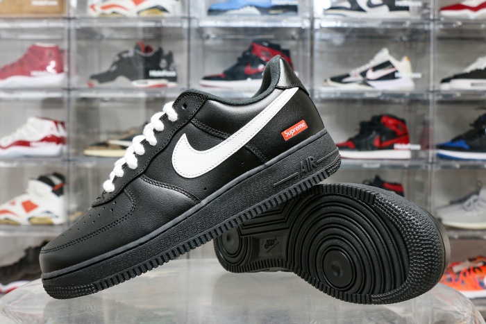 Supreme x Nike Air Force 1 Low Black / White PE（ A1）