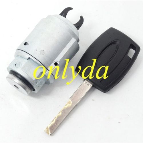 FORD FOCUS Before the engine cover lock